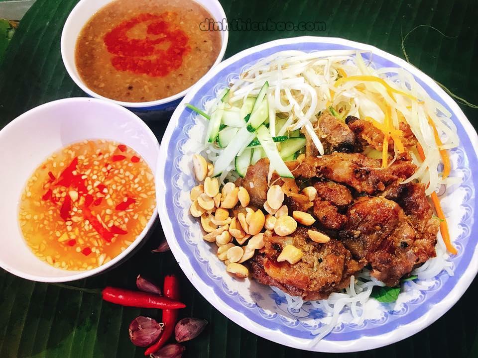 Bún thịt nướng- món ăn đặc sản Huế