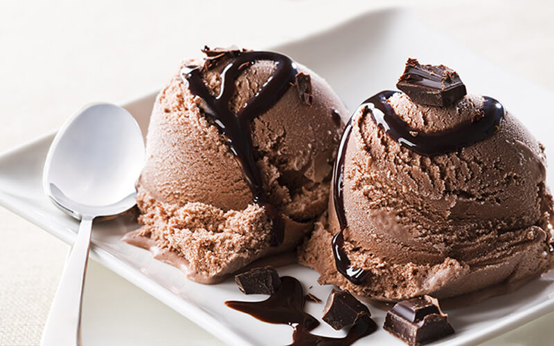 Cách làm kem tươi socola từ 3 nguyên liệu ngon và dễ, không cần máy